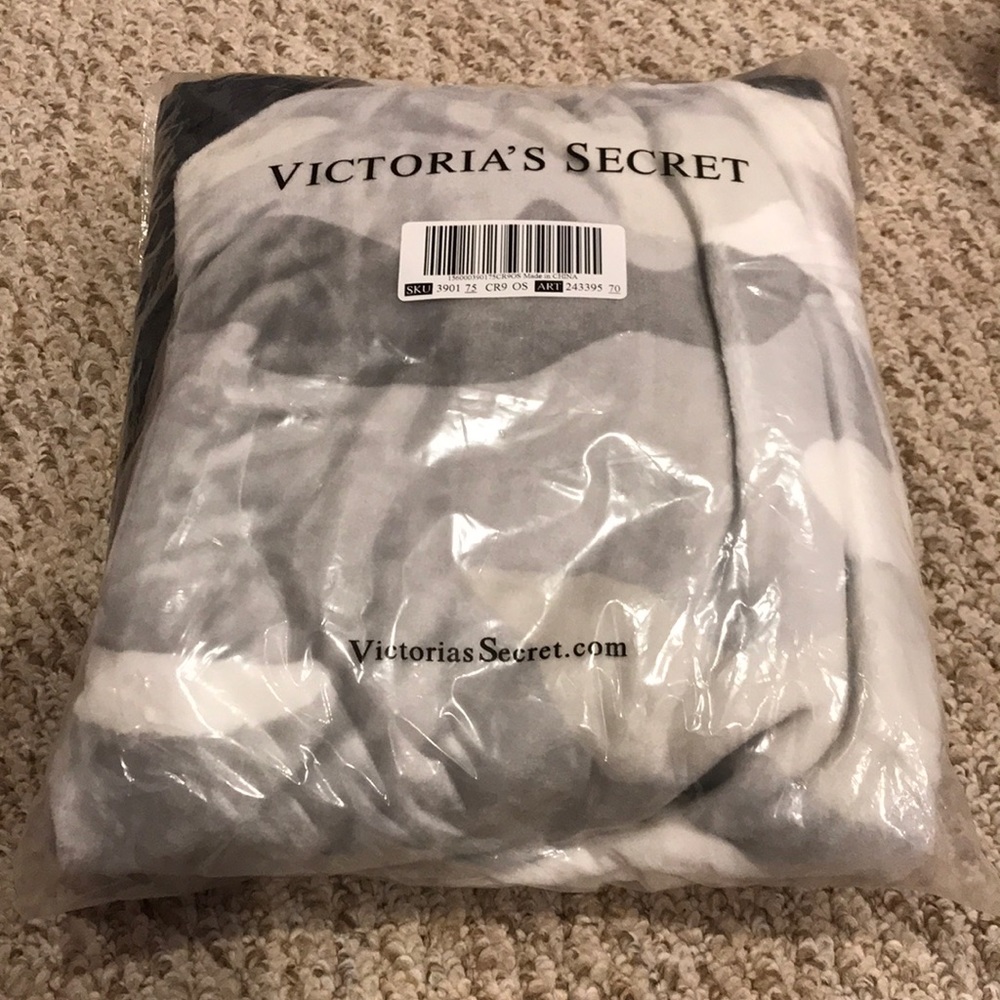 Victorias Secret Camo Fleece Blanket